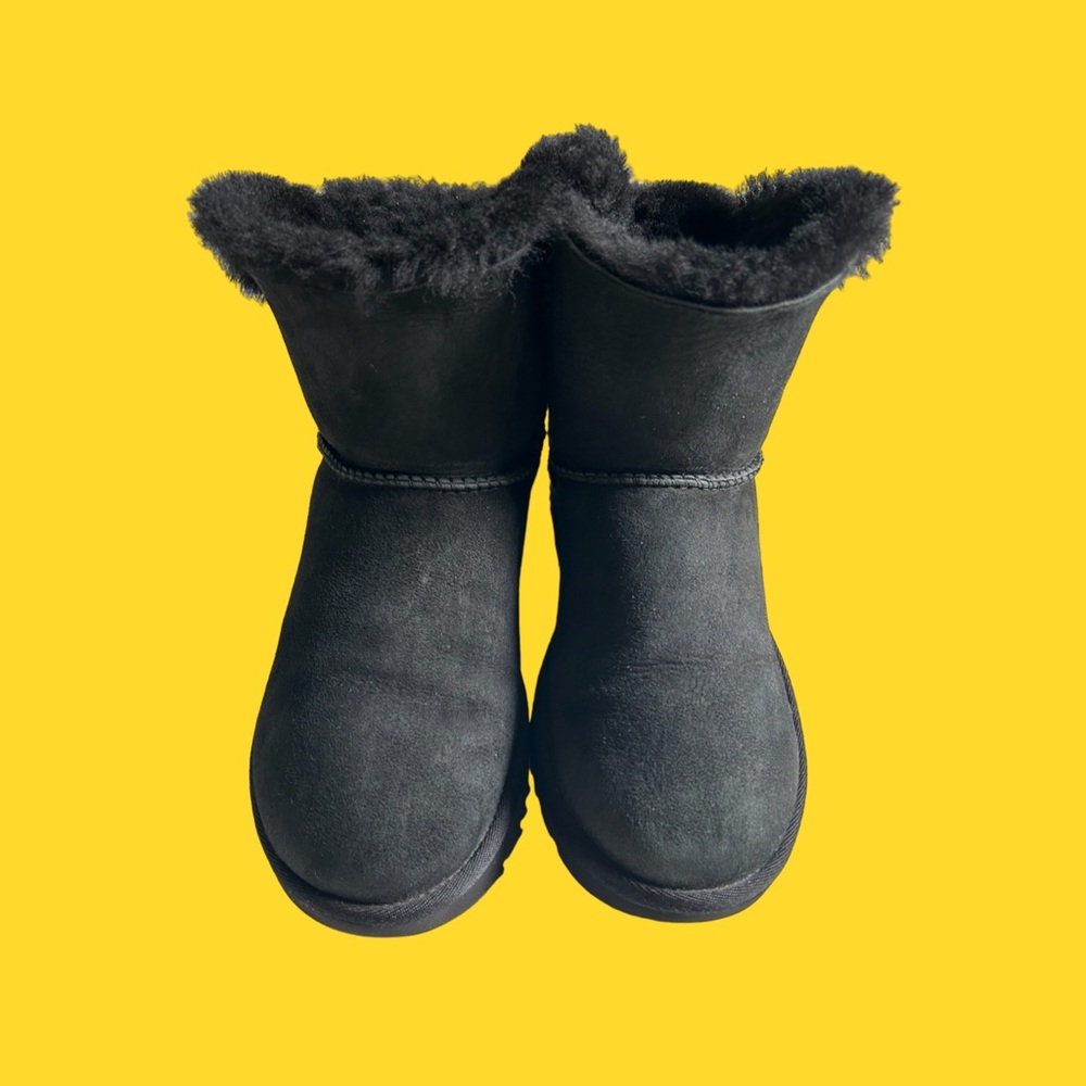 UGG Black Arielle Boots: Size 7